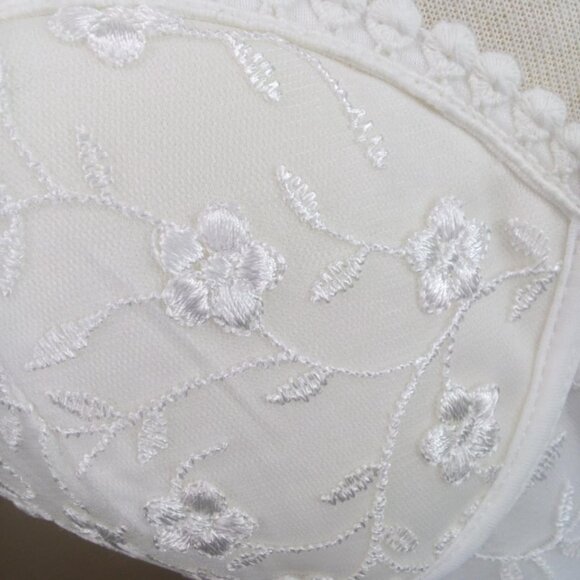 BRAND NEW WITH TAGS LARGE SPRING LACE WHITE DRESS - Picture 7 of 11